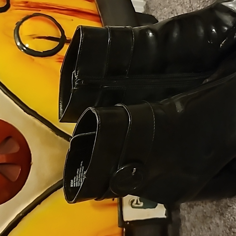 Boots - Picture 2 of 4